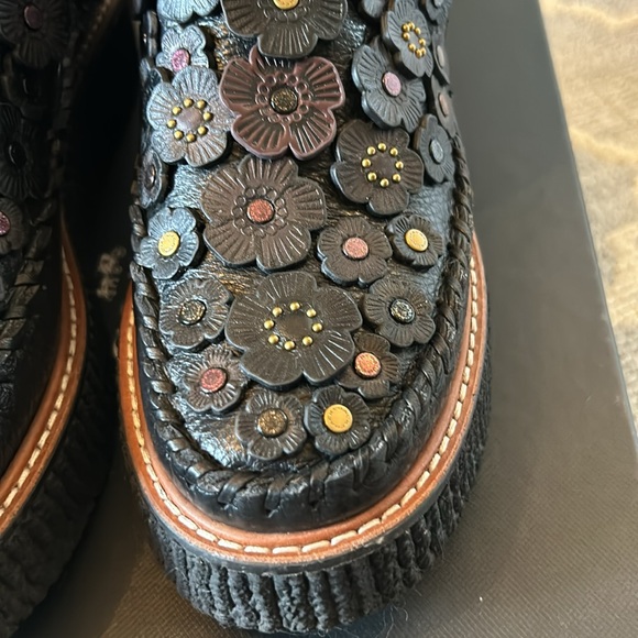 Coach shoes 8 fit like 39/9-9 1/2 fit big leather w flowers - Picture 2 of 9